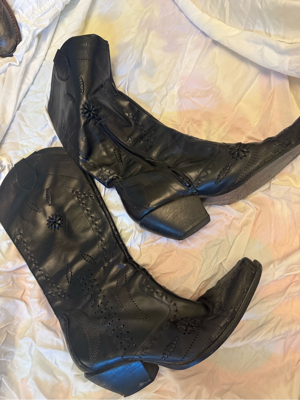 Black Vintage BCBGirls Western Boots. Size 8. Flawed.